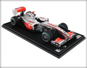 MP4-24 - Lewis (1:8)
