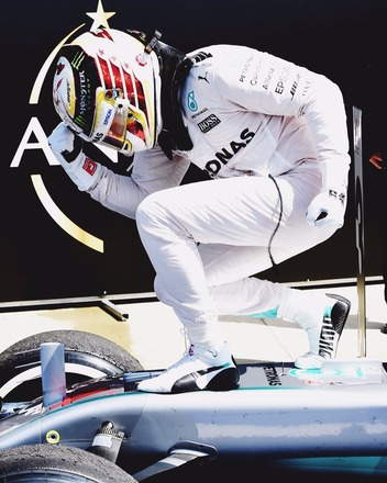 What a day!!! #BritishGP #TeamLH 🇬🇧🇬🇧🇬🇧 @mercedesamgf1 photo by Jerry Andre https://t.co/jBsEqMvODI