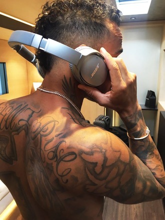 Focused on the race ahead, listening to my favourite tunes. @Bose #QC35 #BetterNeverQuits #GermanGP #F1 #Ambassador https://t.co/P1Pxe2iKqy