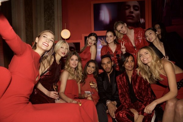 RT @lorealmenexpert: It's tough at the top (right, @LewisHamilton?)... https://t.co/YaS6opiYtY