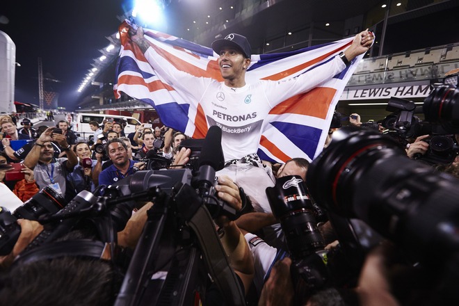 Lewis takes the World Championship&nbsp;