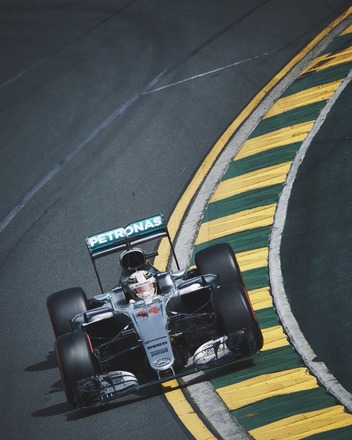 50 career poles. Wow. Thank you to my team for helping me to make this possible! @MercedesAMGF1 #AusGP #TeamLH https://t.co/4InC453sWX