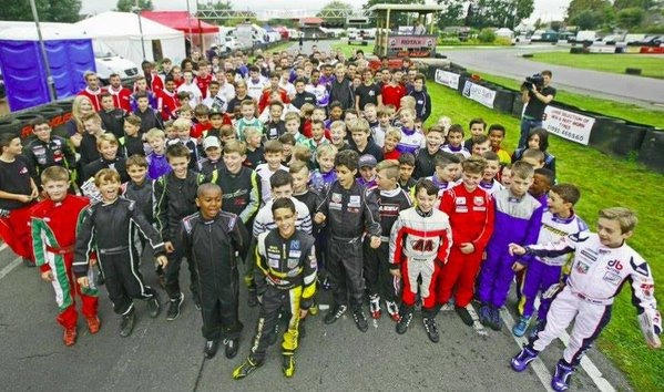 I want to show my support for @RyeHouseKarting in 2016, give it your all guys!! https://t.co/j8U1mPl2Rk https://t.co/atD03cQ81q