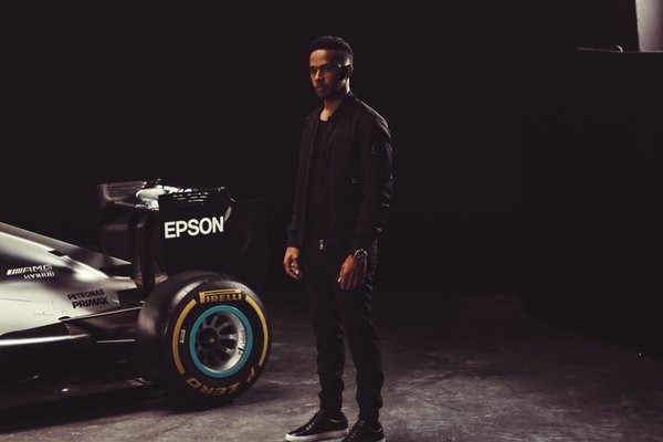 Had a great day on set shooting with @hugoboss! #bosssports #thisisboss @mercedesamgf1 🇬🇧🇬🇧🇬🇧 https://t.co/jCsPt9ox1E