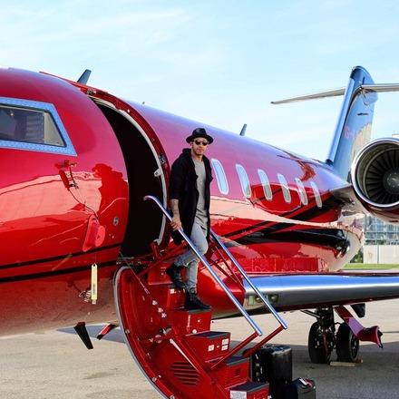 Bonjour Montréal! We're here! Ready for #CanadianGP? My #Challenger605 #MegaJet was built right here by the crew @Bombardier_jets.