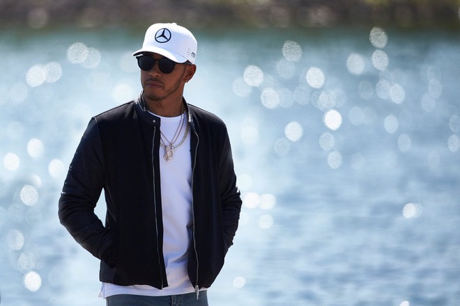 Oh Canada 🇨🇦😎 @MercedesAMGF1 #CanadianGP #F1 https://t.co/mpSjd6C8kJ