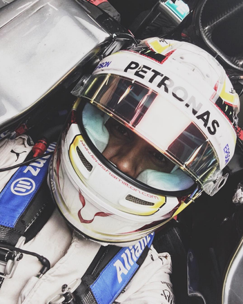 Ready to rock... #barcelonatest #letsgo #incarselfie﻿