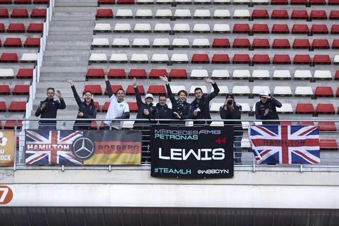 Thank you for coming today, and always supporting me. #TeamLH #wewinandlosetogether #BestFansInTheWORLD (photo by Steve Etherington)