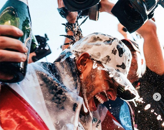 2019 is a year I will never forget. I can’t describe how it felt to win a 6th world title. I feel your love #TeamLH from all over the world and I want to end the year by saying a massive thank you for your support 🙏🏾 Now let’s celebrate the end of 2019 and come back fighting for 2020. Sending lots of love and positive energy to you all this New Year.